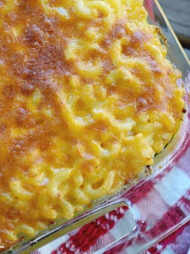Southern Macaroni and Cheese Casserole Recipe - this macaroni and cheese recipe feeds a crowd. Perfect for holiday get togethers or large family gatherings. Baked in the oven, everyone is going to want to seconds of this southern macaroni and cheese casserole.