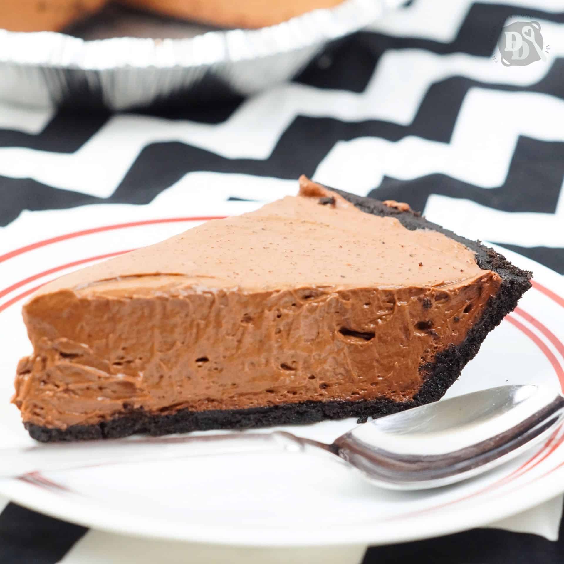 5 Minute Easy Chocolate Cheesecake Pie Recipe with Oreo Crust