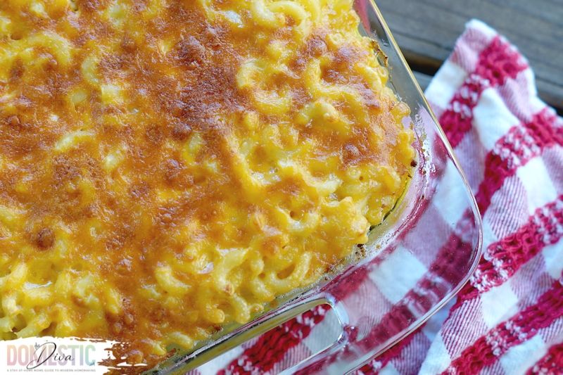 Southern Macaroni and Cheese Casserole Recipe - this macaroni and cheese recipe feeds a crowd. Perfect for holiday get togethers or large family gatherings. Baked in the oven, everyone is going to want to seconds of this southern macaroni and cheese casserole.